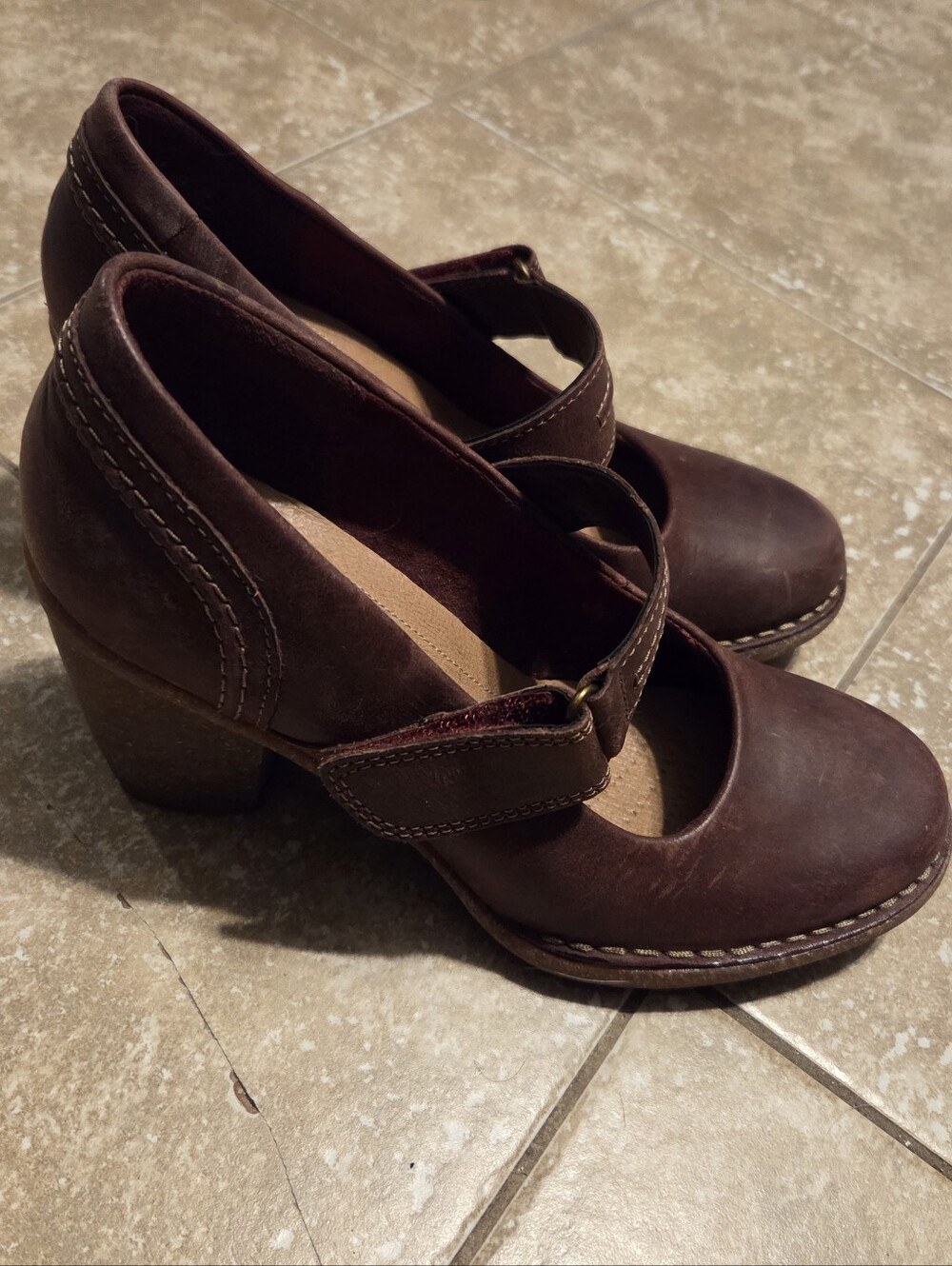 Clarks Artisan Women's Burgundy Distressed Leather Mary Jane Heels Sz 7M